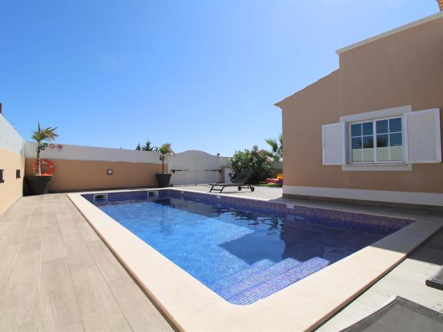 Moradia V3 com jardim, piscina e garagem em Armação de Pêra 111m² Armação De Pêra