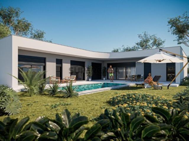 Moradia V3 com Piscina e Garagem em Salir de Matos