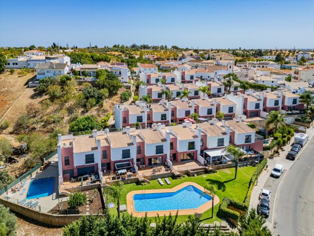 Moradia V3 com Piscina e Garagem na Guia, Albufeira 210m² Guia