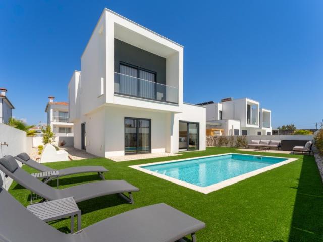 Moradia V3 com piscina e logradouro na Costa de Prata Silve. 94m² Pataias