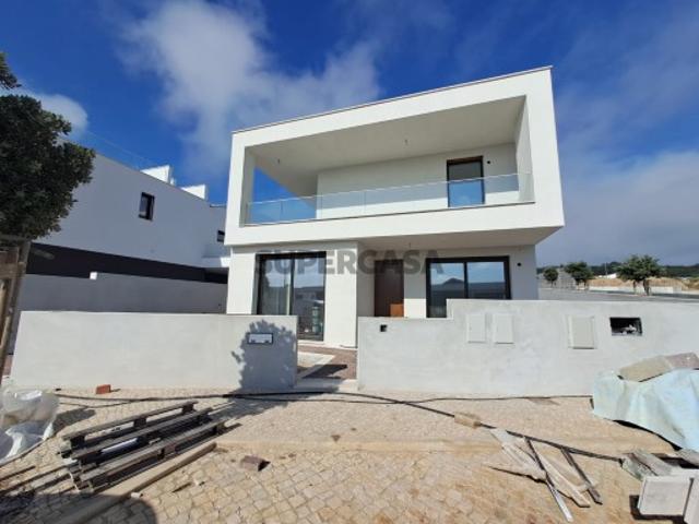 Moradia V3 com piscina e terraço a 5 minutos das praias