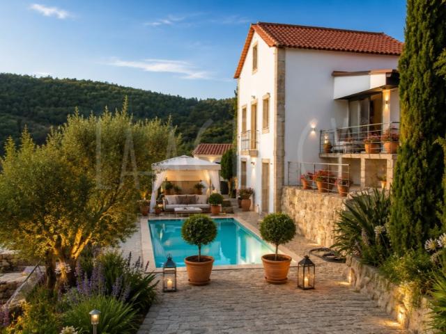 Moradia V3, com piscina e vistas magníficas para a Serra da Estrela, a poucos min de Aldeia das Dez