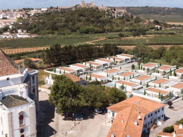 Moradia V3 com piscina em zona histórica 119m² Óbidos Santa Maria
