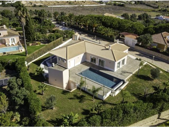 Moradia V3 com piscina Vale da Lama