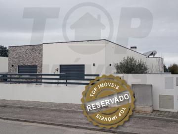 Moradia V3 Contemporânea Em Construção Foros De Salvaterra 377.500€