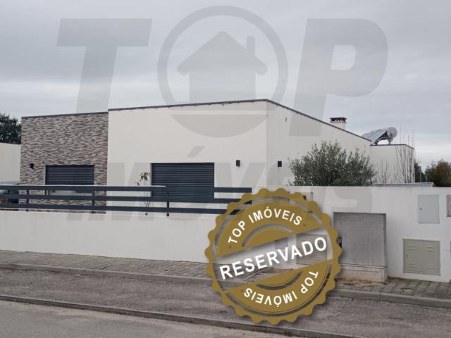 Moradia V3 Contemporânea Em Construção Foros De Salvaterra 377.500€