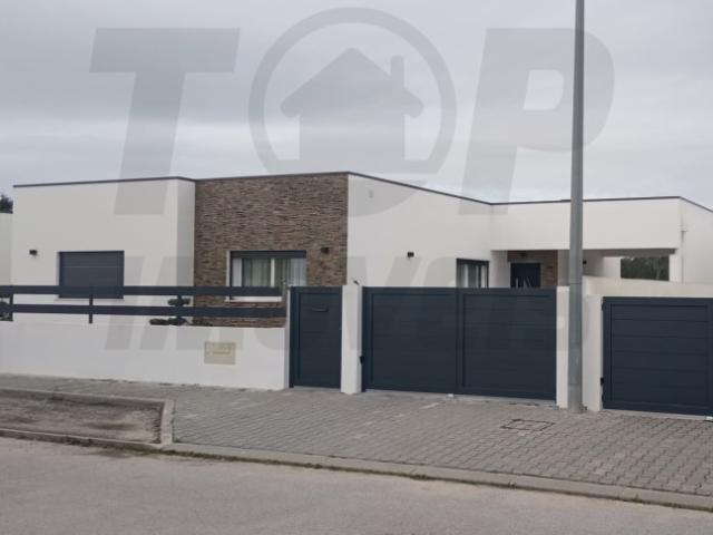 Moradia V3 Contemporânea Em Construção Foros De Salvaterra 398.000€