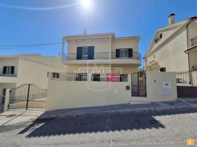 Moradia V3 da banca composta por 3 pisos inserida num lote d. 344m² Alverca do Ribatejo e Sobralinho