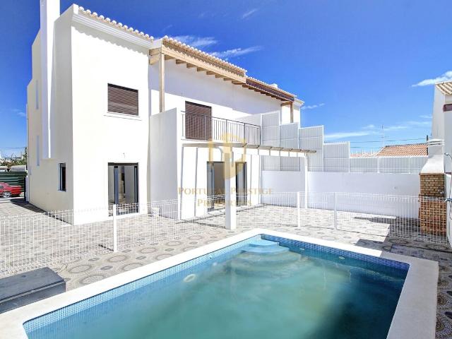 Moradia V3 de Design Personalizável com Piscina