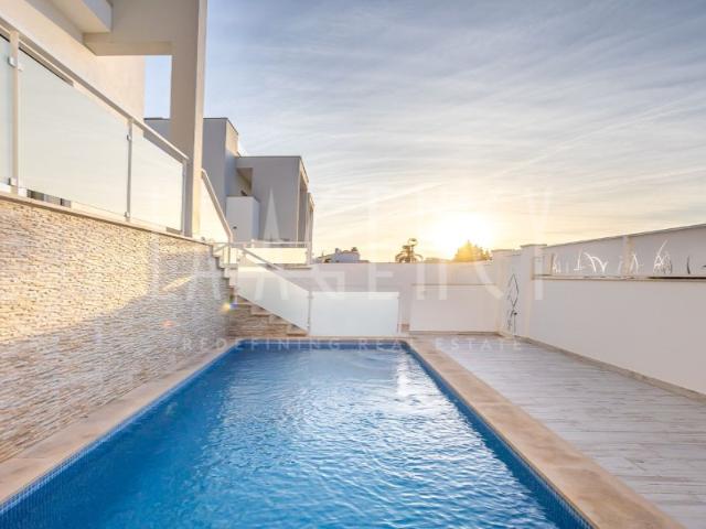 Moradia V3 de Luxo com Piscina Aquecida em Ferragudo