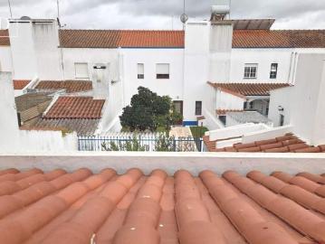 Moradia V3 em banda para venda no centro de Almodôvar 100m² Almodôvar e graça dos padrões