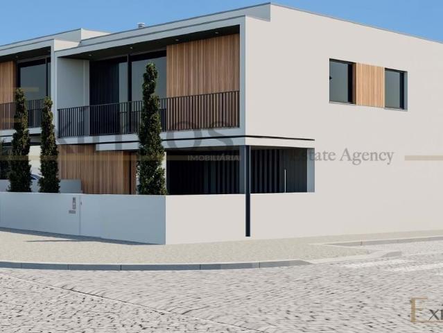 Moradia V3 em fase de construção, em Vila Chã