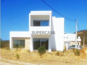 Terreno Urbano com Moradia V3 em Tavira