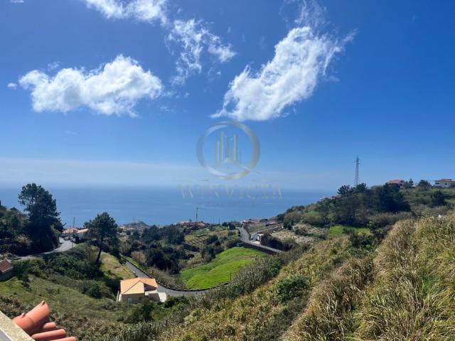 Moradia V3 & Espaço Comercial