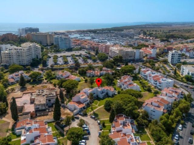 Moradia V3 Geminada no Coração de Vilamoura