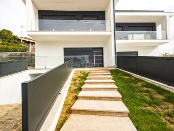 Moradia V3 Geminada em Recezinhos, Penafiel Fração A