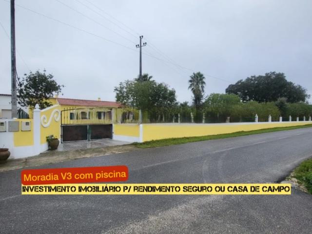Moradia V3 Isolada com Piscina em Terreno de 3.220m² | Privacidade e Espaço Único