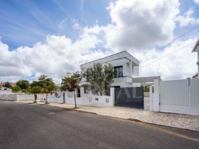 Moradia V3 Isolada com Piscina Nova Abrunheira