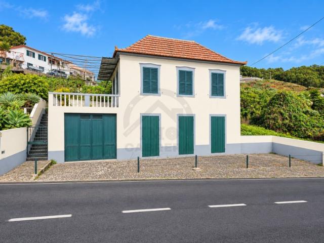 Moradia V3 Isolada no Caniço Vista Mar e Excelente Potencial de Investimento
