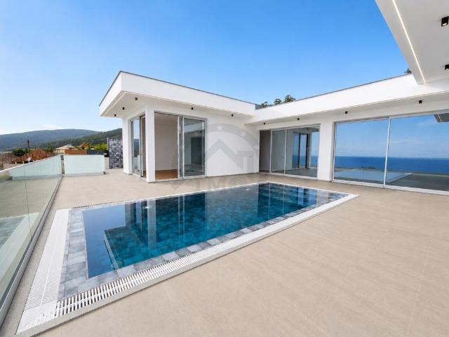 Moradia V3 Luxo com Vista Panorâmica sobre o Atlântico | Arc. 200m² Arco Da Calheta
