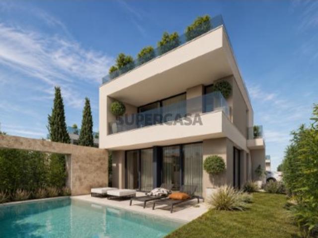 Moradia V3 Lote 1 com jacuzzi no rooftop com vista para a Baia