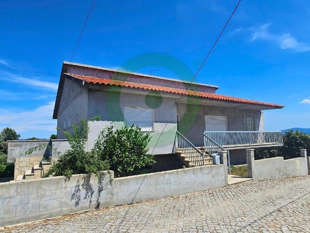 Moradia V3 situada em Valpaços