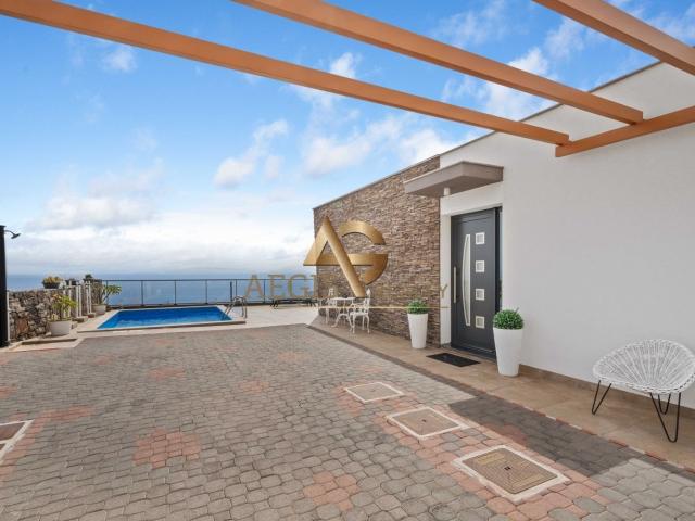 Moradia V3 Térrea Excelente Vista Mar 153m² Santa Cruz