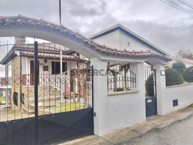 Moradia V4 com Excelente Potencial Habitacional em Vale de Anta