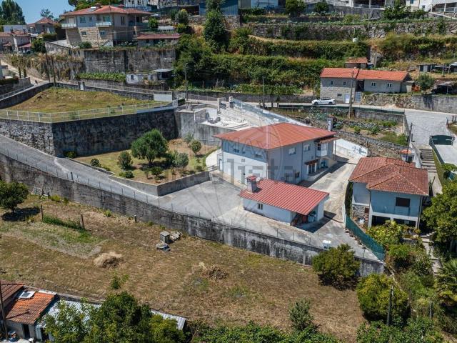 Moradia, Vale São Cosme Telhado Portela