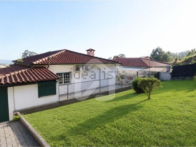 Moradia, Vale São Cosme Telhado Portela