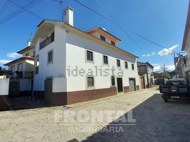 Moradia, Venade e Azevedo