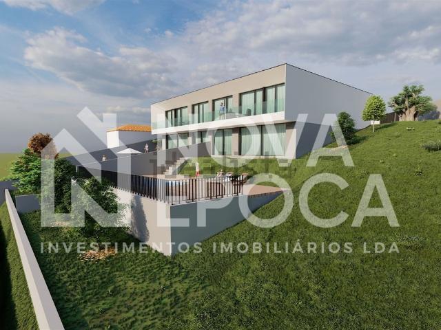 Moradia, Vila Cova e Feitos