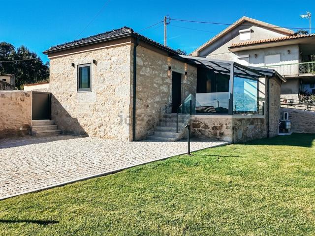 Moradia, Vila Cova e Feitos
