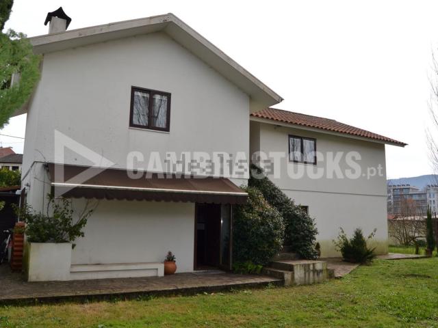 Moradia, Vila Chã Codal Vila Cova de Perrinho