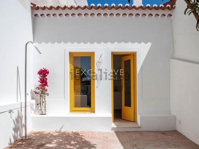Moradia, Vila do Bispo e Raposeira