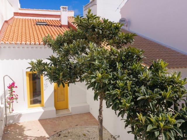 Moradia, Vila do Bispo e Raposeira