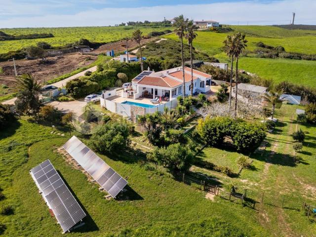 Moradia, Vila do Bispo e Raposeira