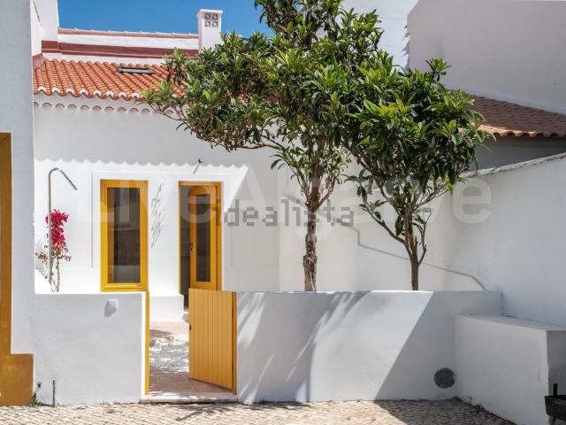 Moradia, Vila do Bispo e Raposeira