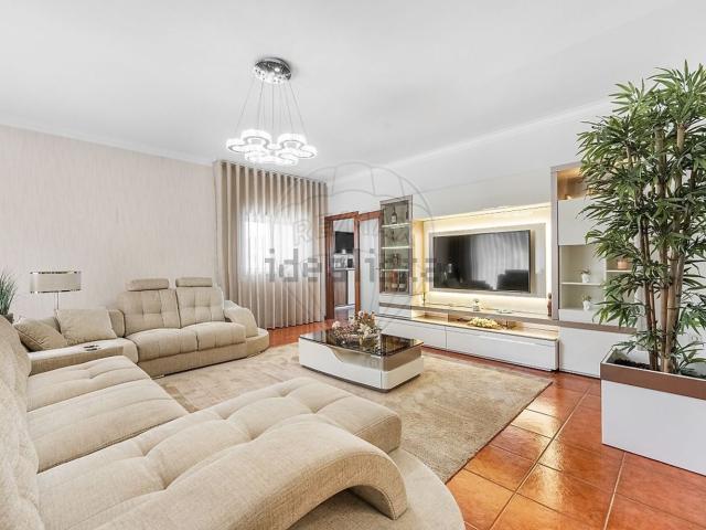 Moradia, Vila Fria e Vizela São Jorge