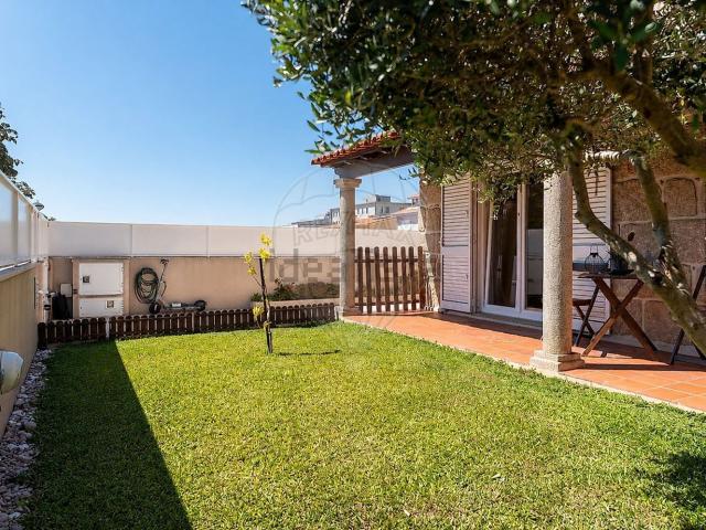 Moradia, Vila Nova da Telha