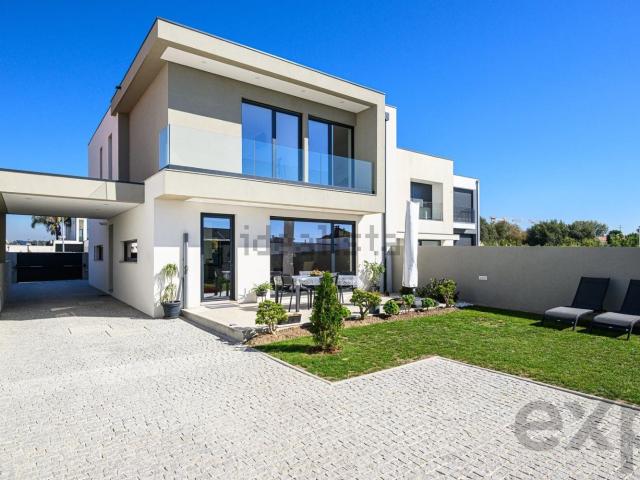 Moradia, Vila Nova da Telha