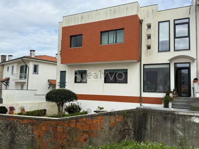 Moradia, Vila Nova da Telha