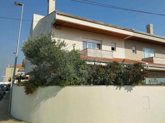 Moradia, Vila Nova da Telha