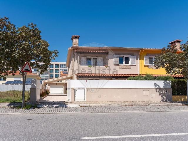 Moradia, Vila Nova da Telha