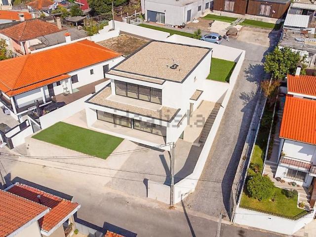 Moradia, Vila Nova de Famalicão e Calendário
