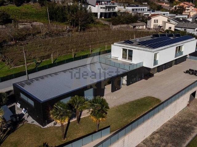 Moradia, Vila Nova de Famalicão e Calendário