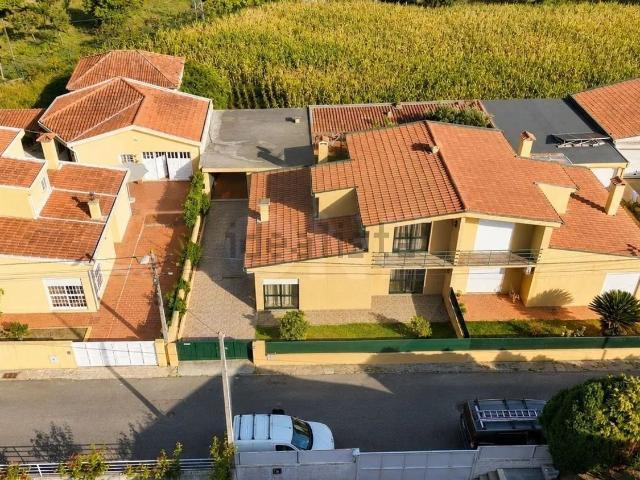 Moradia, Vila Nova de Famalicão e Calendário