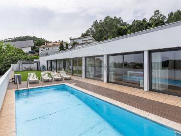 Moradia, Vila Nova de Famalicão e Calendário