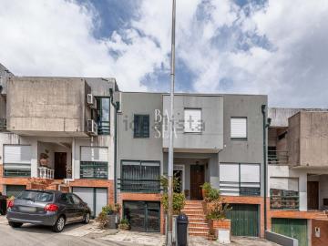 Moradia, Vila Nova de Famalicão e Calendário