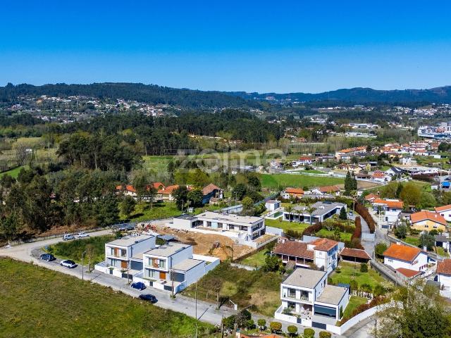 Moradia, Vila Verde e Barbudo